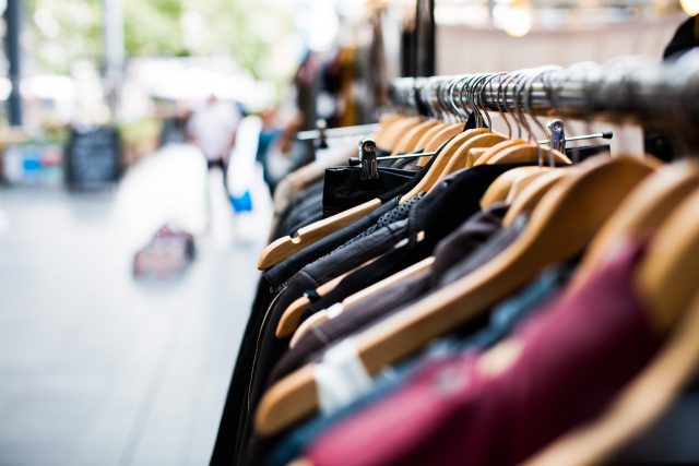Bluza Dickies jako idealne uwieńczenie miejskiej stylizacji